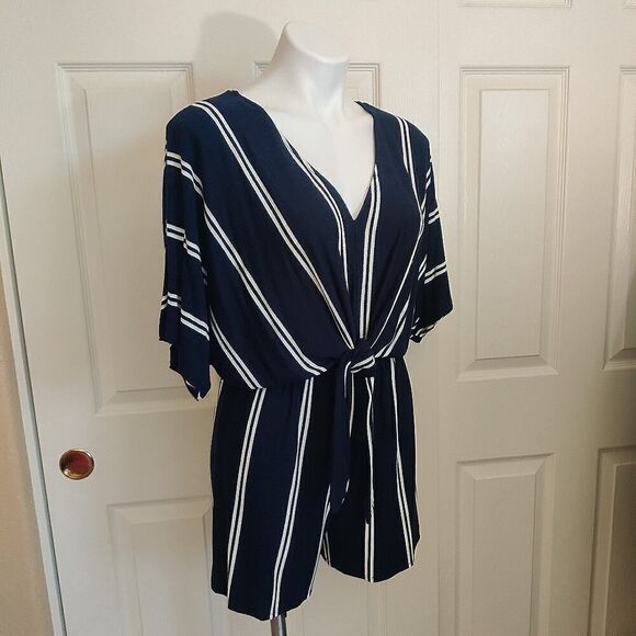 Hyfve striped v-neck tie waist romper sz M - Picture 5 of 10